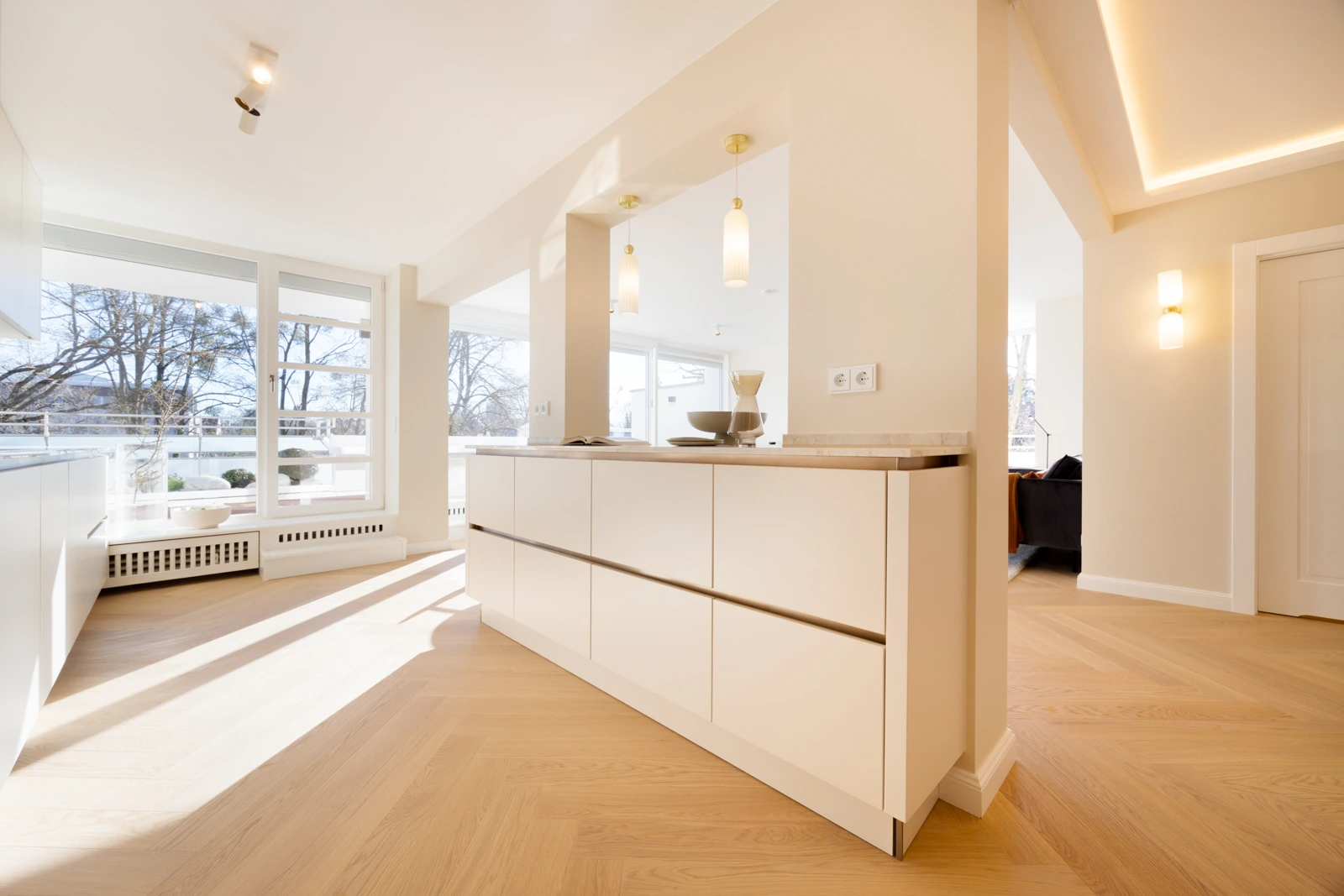 Eingangsbereich mit Blick in den offenen Wohnraum