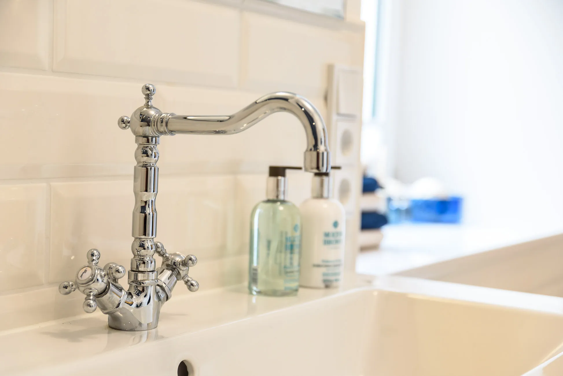 Sanierte Wohnung in München, Interior von All About Maison – Wasserhahn