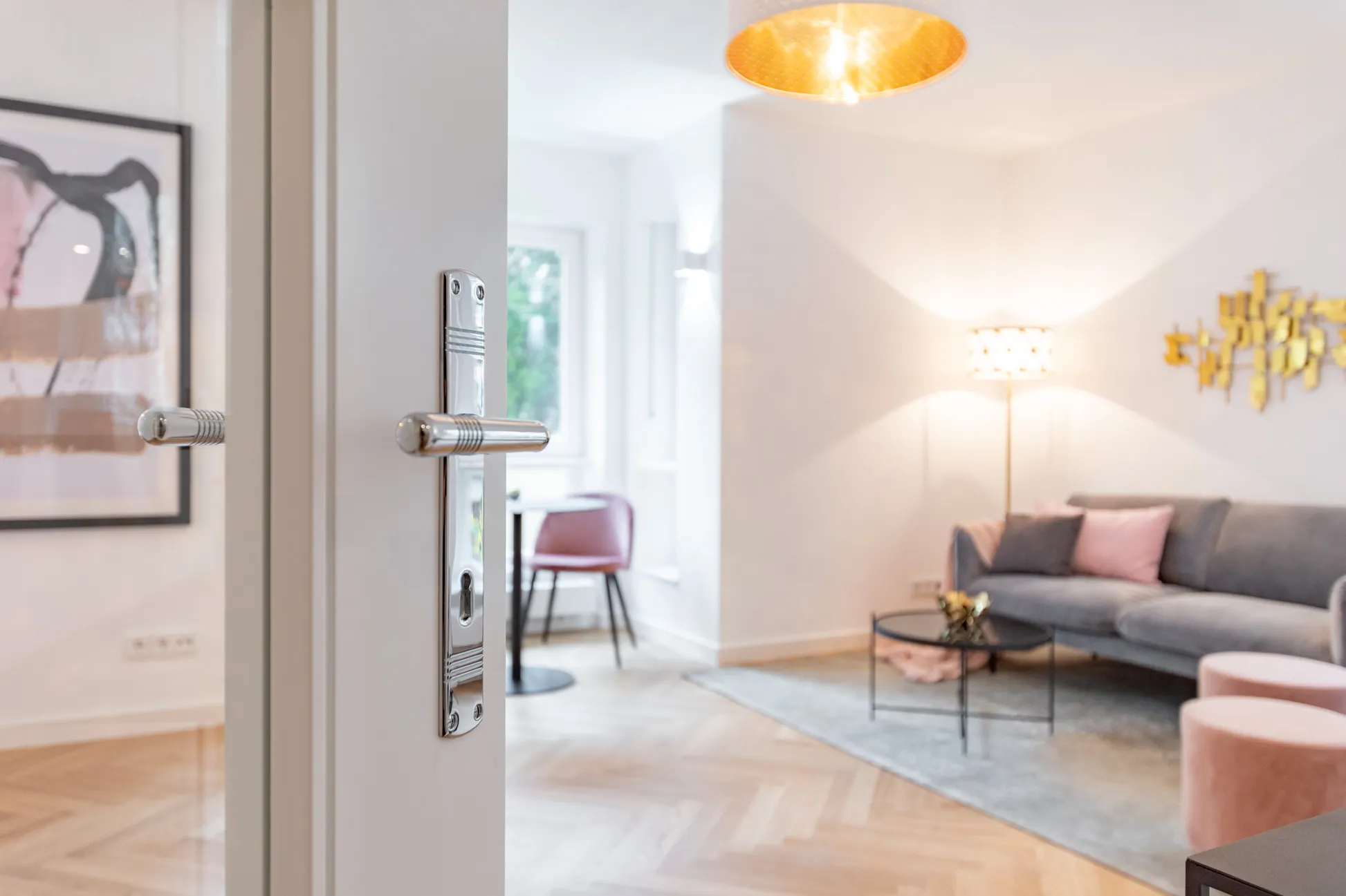 Projekt K19A: Apartment in sanierter Gartenvilla am Herzogpark, München – Eingangsbereich