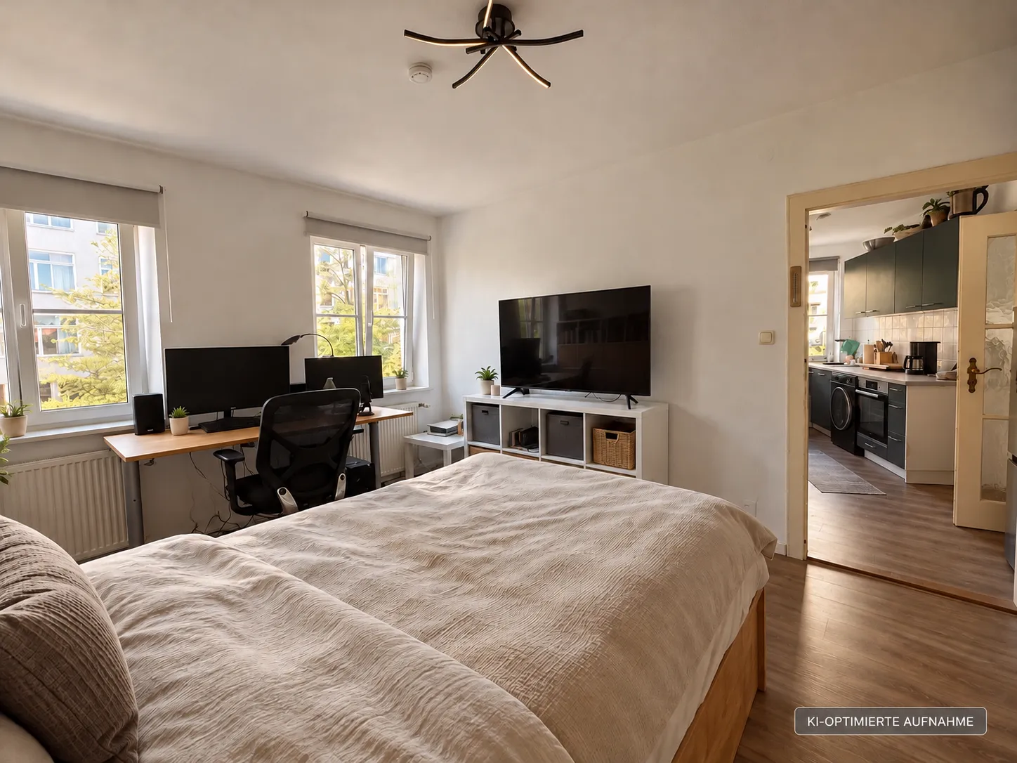 Schlafzimmer mit Blick in die Küche, 2-Zimmer-Wohnung Augsburg