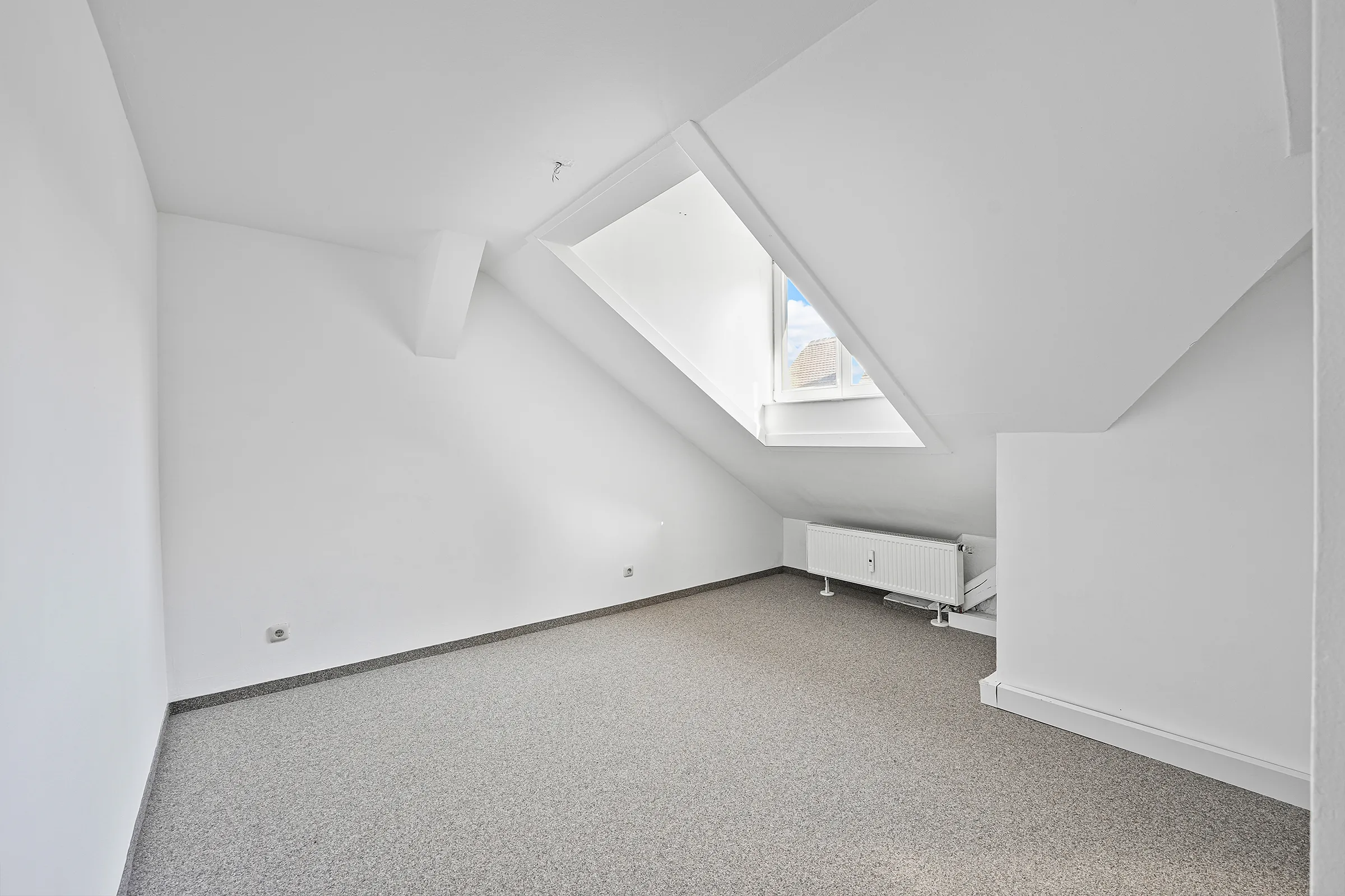 Arbeitszimmer mit Dachfenster unter der Schräge, Dachgeschosswohnung Neuhausen