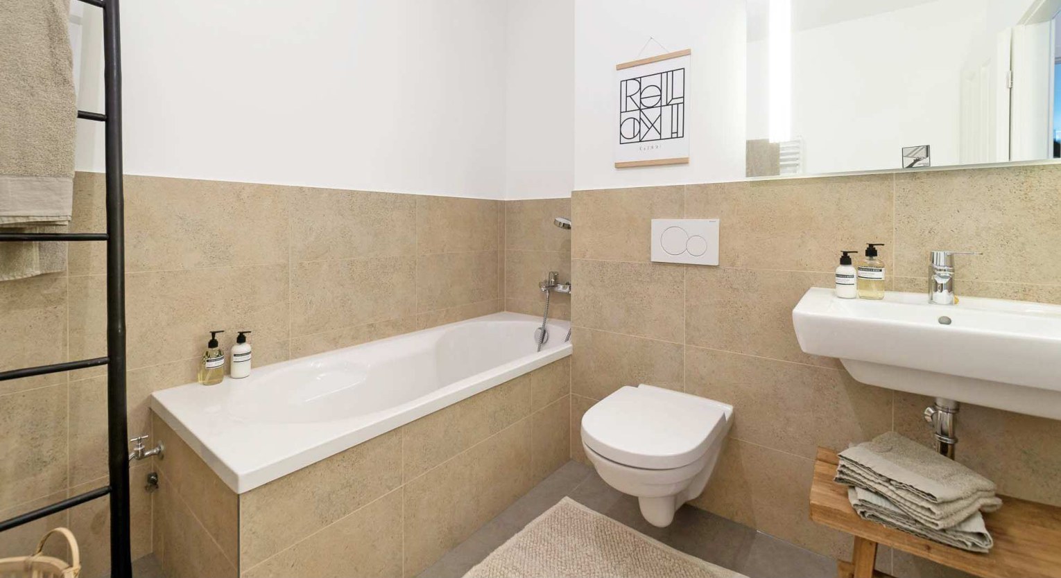 Zweites Bad mit ebenerdiger Regendusche