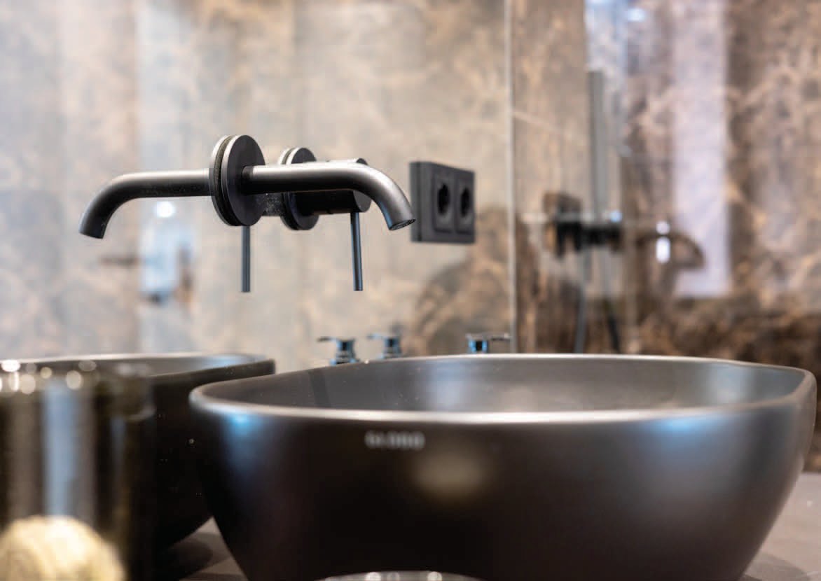 Unterbau-Waschbecken mit Naturstein